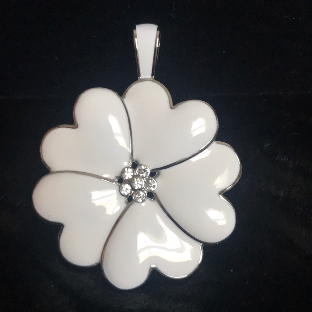 Necklace pendant *NWOT* 💜Final Price💜